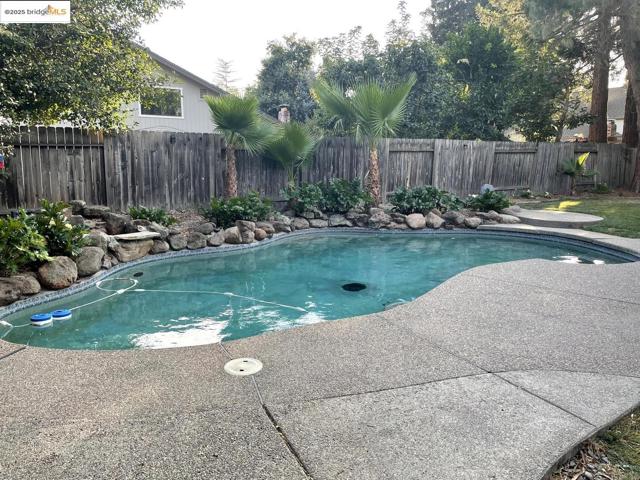 868 Florin RD, Sacramento CA: https://media.crmls.org/mediaz/bbac8a93-57b2-4170-90f6-bbfdf90f3f91.jpg