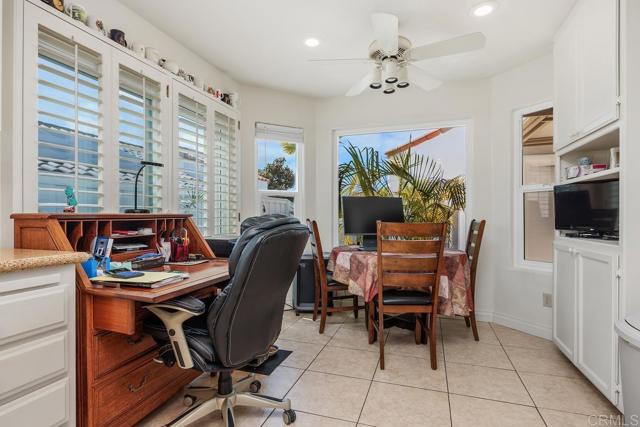 5015 Alicante Way, Oceanside CA: https://media.crmls.org/mediaz/bbad8dd7-58a7-416f-ba31-c66d7c531926.jpg