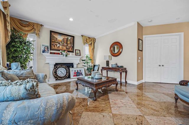 6013 Kingsmill Ter, Dublin CA: https://media.crmls.org/mediaz/bbae14c7-09cb-4236-a51a-3210096ad467.jpg