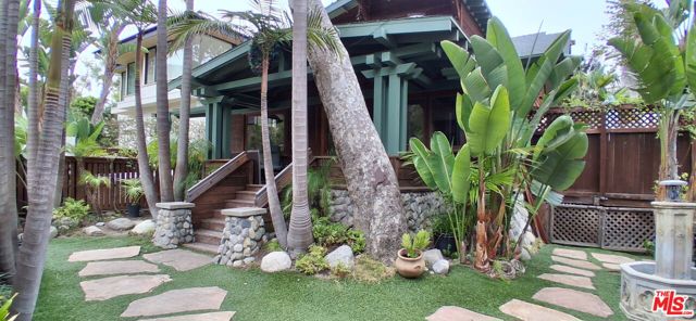 454 E Rustic Road, Santa Monica CA: https://media.crmls.org/mediaz/bbaf33db-64fc-434e-83b4-e697375c06f7.jpg