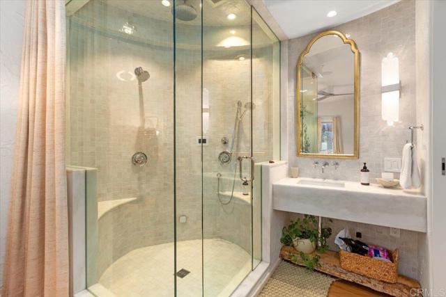 Detail Gallery Image 34 of 57 For 3709 Ocean Front Walk, San Diego,  CA 92109 - 3 Beds | 3/1 Baths