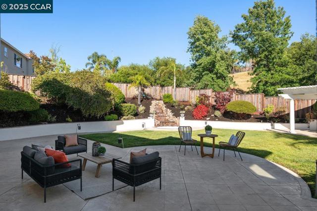 9662 Velvet Leaf Cir, San Ramon CA: https://media.crmls.org/mediaz/bbb012a7-2e1b-4790-95b2-8717889d2ff0.jpg