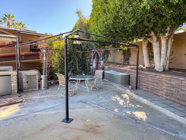80394 Avenue 48, Indio CA: https://media.crmls.org/mediaz/bbb055eb-2687-46f3-8524-b9651d4fb608.jpg