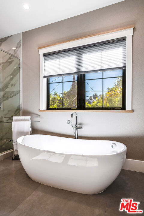 4365 Kraft Avenue, Studio City CA: https://media.crmls.org/mediaz/bbb064ab-0da6-4a99-8f22-9ae6069f38e3.jpg