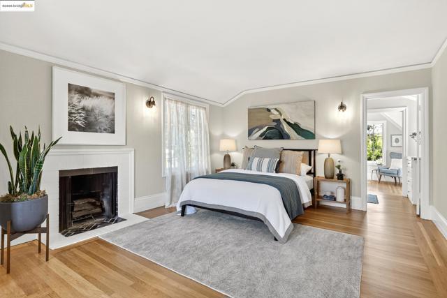 1145 Mandana Blvd, Oakland CA: https://media.crmls.org/mediaz/bbb091f8-34ec-4ace-b1bf-9a89c808787f.jpg