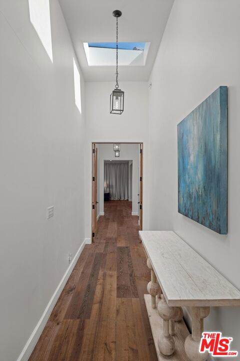 4733 Bonvue Avenue, Los Angeles CA: https://media.crmls.org/mediaz/bbb0a061-ac8b-478f-a2df-bbe8289db59a.jpg