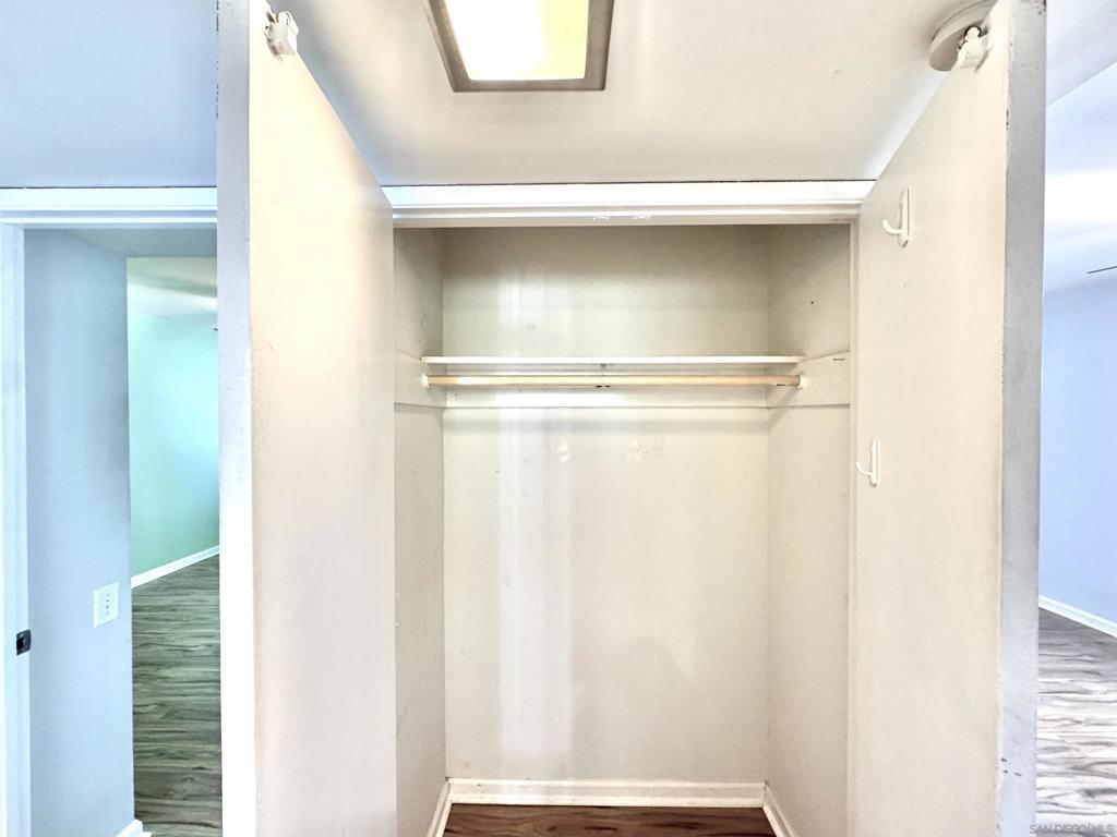 https://media.crmls.org/mediaz/bbb1056a-07db-4c5f-8bc2-8d4141bf6a01.jpg?preset=X-Large