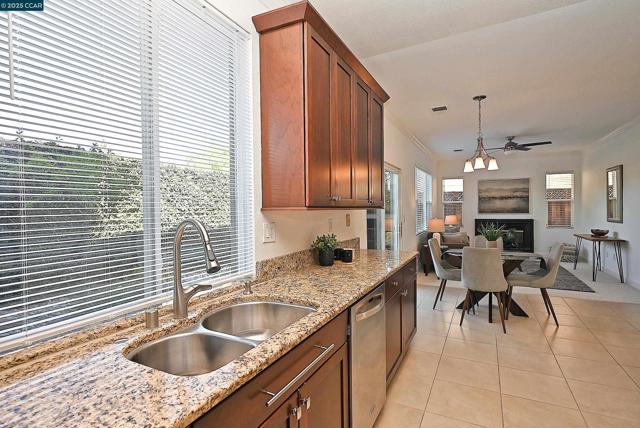 230 Triana Way, San Ramon CA: https://media.crmls.org/mediaz/bbb12f99-cb90-4dbb-b8ca-d2a31e130fdc.jpg