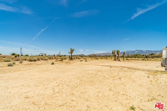 9999 Del Sol Avenue, Phelan CA: https://media.crmls.org/mediaz/bbb19450-c974-4d3a-aa6d-86887b06f90d.jpg