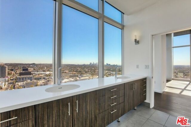1480 VINE Street, Los Angeles CA: https://media.crmls.org/mediaz/bbb27214-b315-4385-8194-44200e22d903.jpg