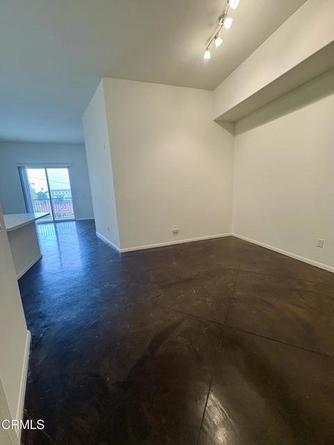 436 Poli Street, Ventura CA: https://media.crmls.org/mediaz/bbb2cb20-0a1e-4239-916b-d53a559f07ab.jpg