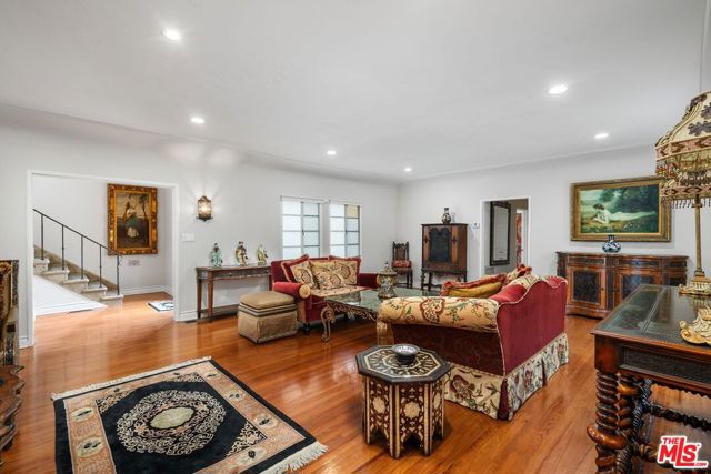 4310 Cedarhurst Circle, Los Angeles CA: https://media.crmls.org/mediaz/bbb2ec38-06f0-49f9-98cc-2838c4b25e86.jpg