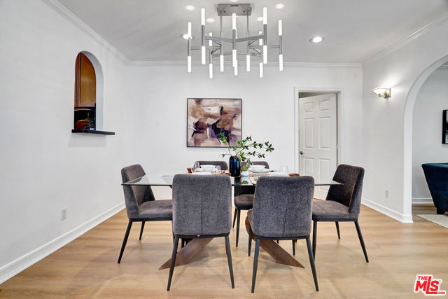 4476 Calhoun Avenue, Sherman Oaks CA: https://media.crmls.org/mediaz/bbb2f062-3bd0-4620-a8bb-54f5547cca4b.jpg