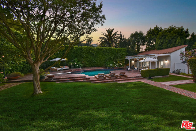 4177 KESTER Avenue, Sherman Oaks CA: https://media.crmls.org/mediaz/bbb2fbd5-faa0-4504-8927-3b0a6581e2d9.jpg