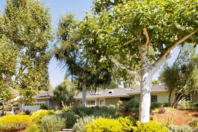 4658 Del Moreno Drive, Woodland Hills CA: https://media.crmls.org/mediaz/bbb31c19-d0a4-4a5c-8ce0-dc4f72c4dc95.jpg
