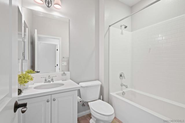 16206 Veridian Cir, San Diego CA: https://media.crmls.org/mediaz/bbb357c0-0673-4021-9375-b71e3d0682b6.jpg