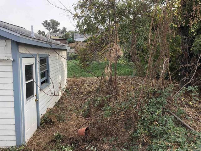 Image 5 of 17 For 8941 Lakeview Rd