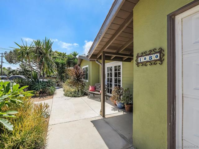 1080 Aloha Dr, Encinitas CA: https://media.crmls.org/mediaz/bbb4d075-fe47-4798-8dc4-f24bfac6e83b.jpg