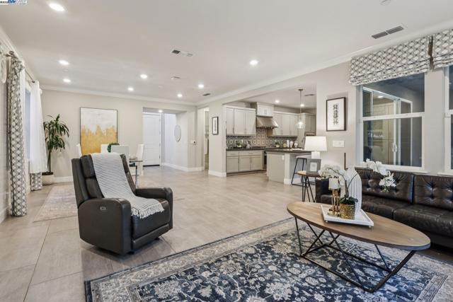 5789 Nugget Way, Dublin CA: https://media.crmls.org/mediaz/bbb5061e-68bb-4aba-8a9a-d42777b895f3.jpg
