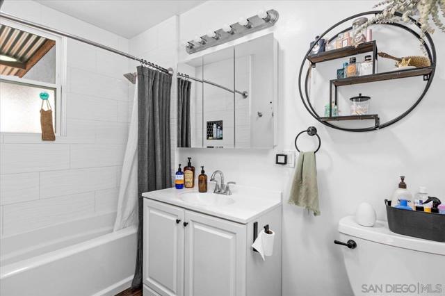 6212 Streamview Dr, San Diego CA: https://media.crmls.org/mediaz/bbb5378c-b65a-48ef-8a17-7e5b0600e87e.jpg