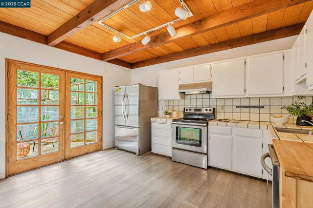 290 Olympian Way, Pacifica CA: https://media.crmls.org/mediaz/bbb55744-f11e-4ee8-af40-dcc774ebdd6b.jpg
