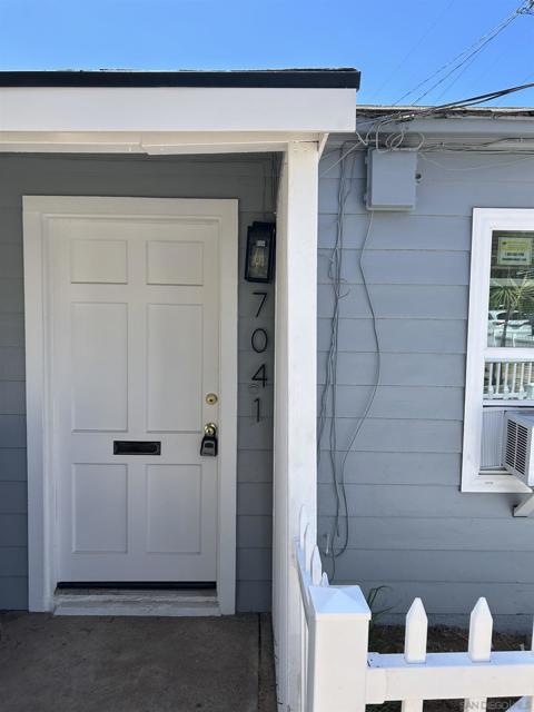 7041 Stanford Avenue, La Mesa CA: https://media.crmls.org/mediaz/bbb5a4f0-5318-4983-8913-7f54cf07edf7.jpg