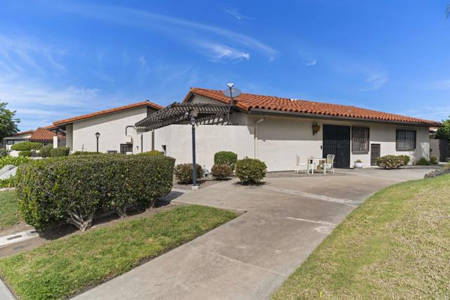 Detail Gallery Image 2 of 42 For 12238 Rancho Bernardo Rd a,  San Diego,  CA 92128 - 1 Beds | 1 Baths