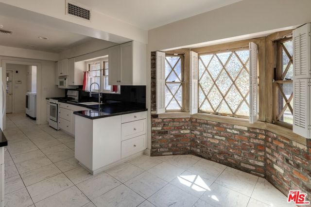 1110 Sutton Way photo 8