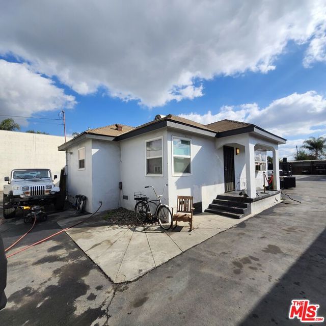 2446 2452 Durfee Avenue, El Monte CA: https://media.crmls.org/mediaz/bbb6cec8-122e-45b3-a43c-95e5cdc4cd44.jpg