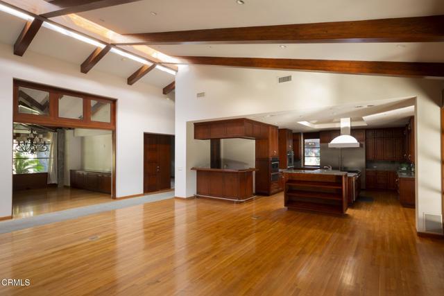 921 Chapea Road, Pasadena CA: https://media.crmls.org/mediaz/bbb6e57f-8b0a-4cea-9213-d197e2d6cb5f.jpg