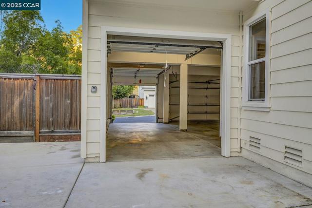 115 Shadewell Dr, Danville CA: https://media.crmls.org/mediaz/bbb74aea-8fa5-4c77-9f36-8ce75d65fe71.jpg