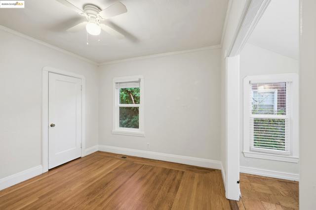 2430 27th Ave Unit D, Oakland CA: https://media.crmls.org/mediaz/bbb7b24e-81a0-49c1-8baa-ecc237a5d963.jpg