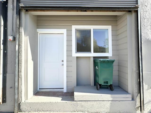 2246 23rd Ave, Oakland CA: https://media.crmls.org/mediaz/bbb7d858-c9fa-47d8-b08f-27b0d0b61990.jpg