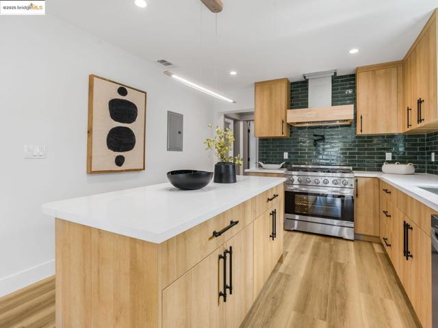 1415 10Th St, Berkeley CA: https://media.crmls.org/mediaz/bbb8ae96-9a44-4324-b80c-bbe4d4b456f8.jpg