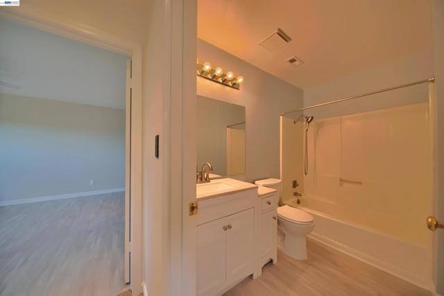 1425 Forest Dr, Turlock CA: https://media.crmls.org/mediaz/bbb8b0cb-26b7-4974-a70c-5ffa625f042e.jpg