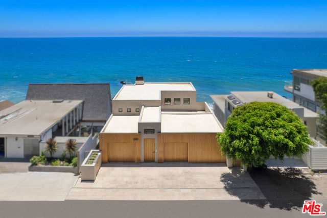 24818 Malibu Road, Malibu CA: https://media.crmls.org/mediaz/bbb8c717-e643-4e42-8899-0e53f43ef512.jpg