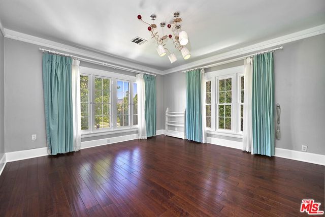 136 Fremont Place, Los Angeles CA: https://media.crmls.org/mediaz/bbb946e3-a0cb-42ac-914c-68109a5351bb.jpg