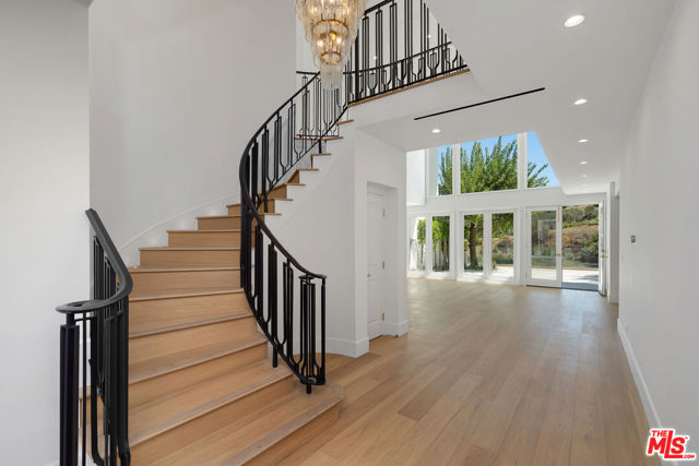 2205 Canyonback Road, Los Angeles CA: https://media.crmls.org/mediaz/bbb9d88a-0ea6-4d74-a078-2e95767bbf50.jpg
