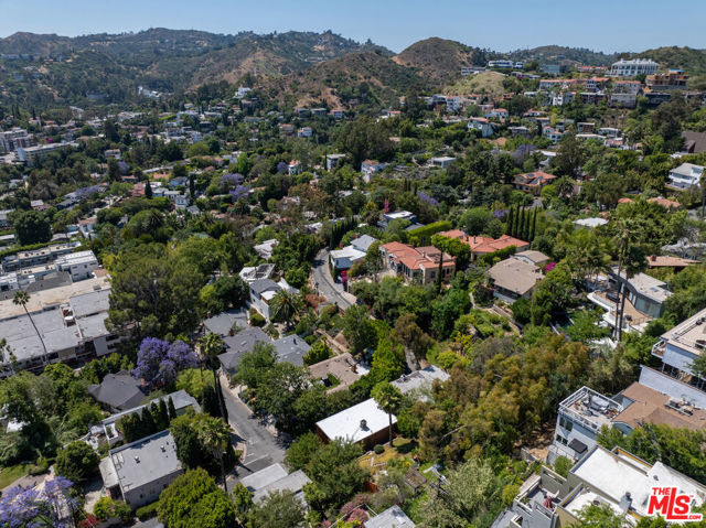 2174 Alcyona Drive, Los Angeles CA: https://media.crmls.org/mediaz/bbb9e36e-42ef-4ec8-acb9-1ef12758296c.jpg