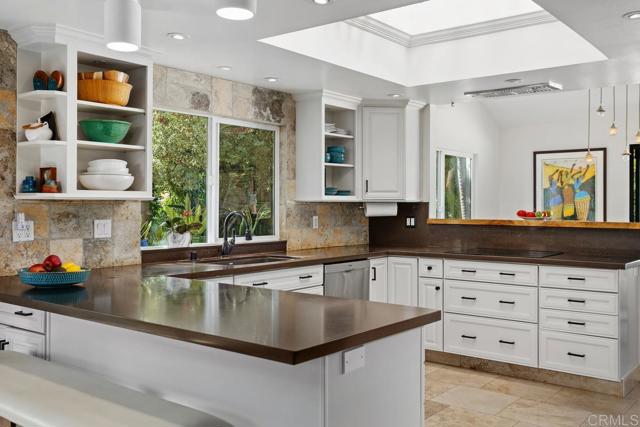 560 San Andres Dr., Solana Beach CA: https://media.crmls.org/mediaz/bbb9e45f-0c67-4c83-9ed7-4f37cd03562e.jpg