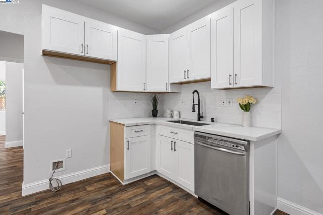 4189 Ogden Dr, Fremont CA: https://media.crmls.org/mediaz/bbba4069-9e0b-4aae-bc02-cb1bd45208e4.jpg