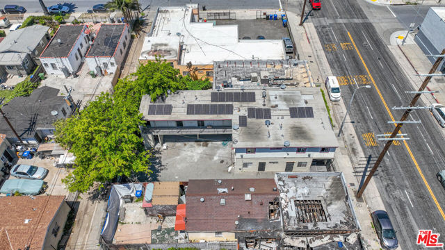 3711 S Western Avenue, Los Angeles CA: https://media.crmls.org/mediaz/bbba72b7-a95a-4274-8735-490d7754168b.jpg