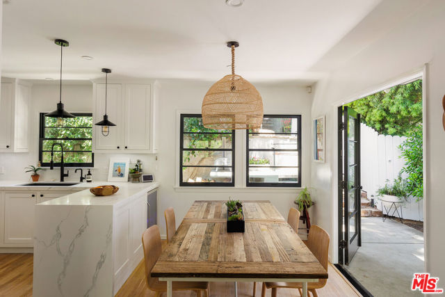 8421 Kirkwood Drive, Los Angeles CA: https://media.crmls.org/mediaz/bbba8b33-675a-4a99-82cb-6ec8200bf46d.jpg