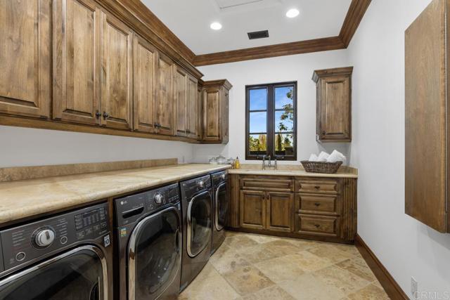 5015 Rancho Quinta Bend, San Diego CA: https://media.crmls.org/mediaz/bbba99fb-de36-4d62-8a28-5287354f904f.jpg