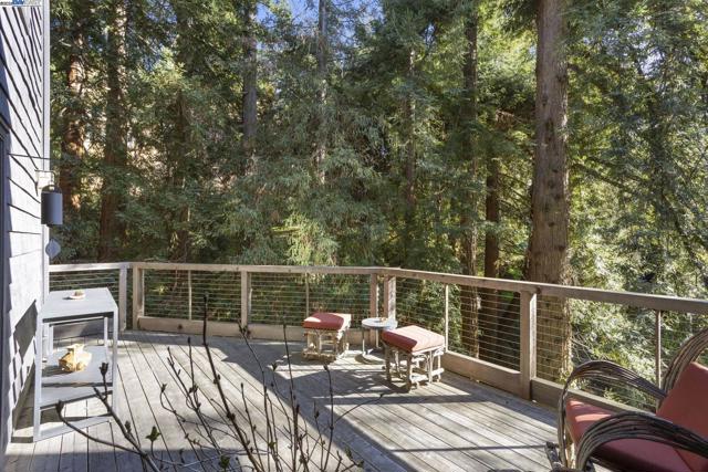 3 Abbott Way, Piedmont CA: https://media.crmls.org/mediaz/bbbac213-df1f-4a10-9a29-9fd97d54de9c.jpg