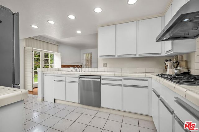 8319 Berger Avenue, Playa del Rey CA: https://media.crmls.org/mediaz/bbbb18a8-4085-434e-b105-a26e24e44ecb.jpg