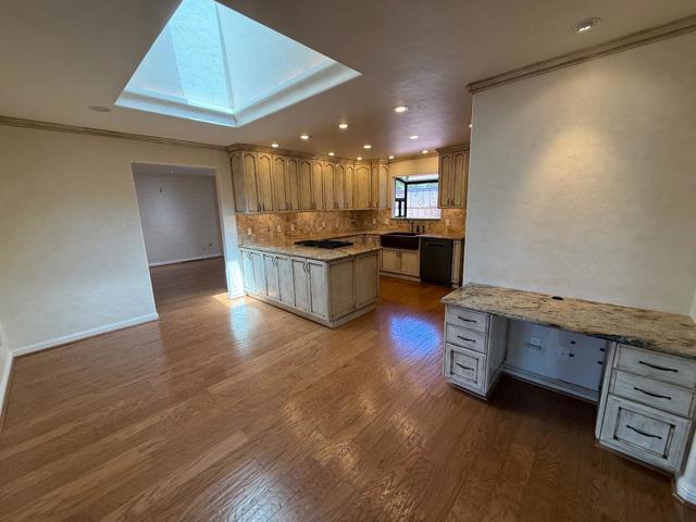 695 San Bruno Way, Salinas CA: https://media.crmls.org/mediaz/bbbb1e72-bdb7-462a-b1c9-d579871839aa.jpg