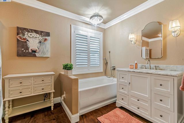 337 I St, Fremont CA: https://media.crmls.org/mediaz/bbbbde84-85ca-44c7-a977-0ad8eb71c7fb.jpg