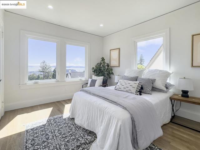479 Kentucky Ave, Berkeley CA: https://media.crmls.org/mediaz/bbbbde96-3bd9-427b-8c49-4df7777c0d54.jpg