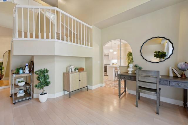 108 Kingswood Cir, Danville CA: https://media.crmls.org/mediaz/bbbc5edc-62d1-4f33-80b8-d6a075e026f8.jpg